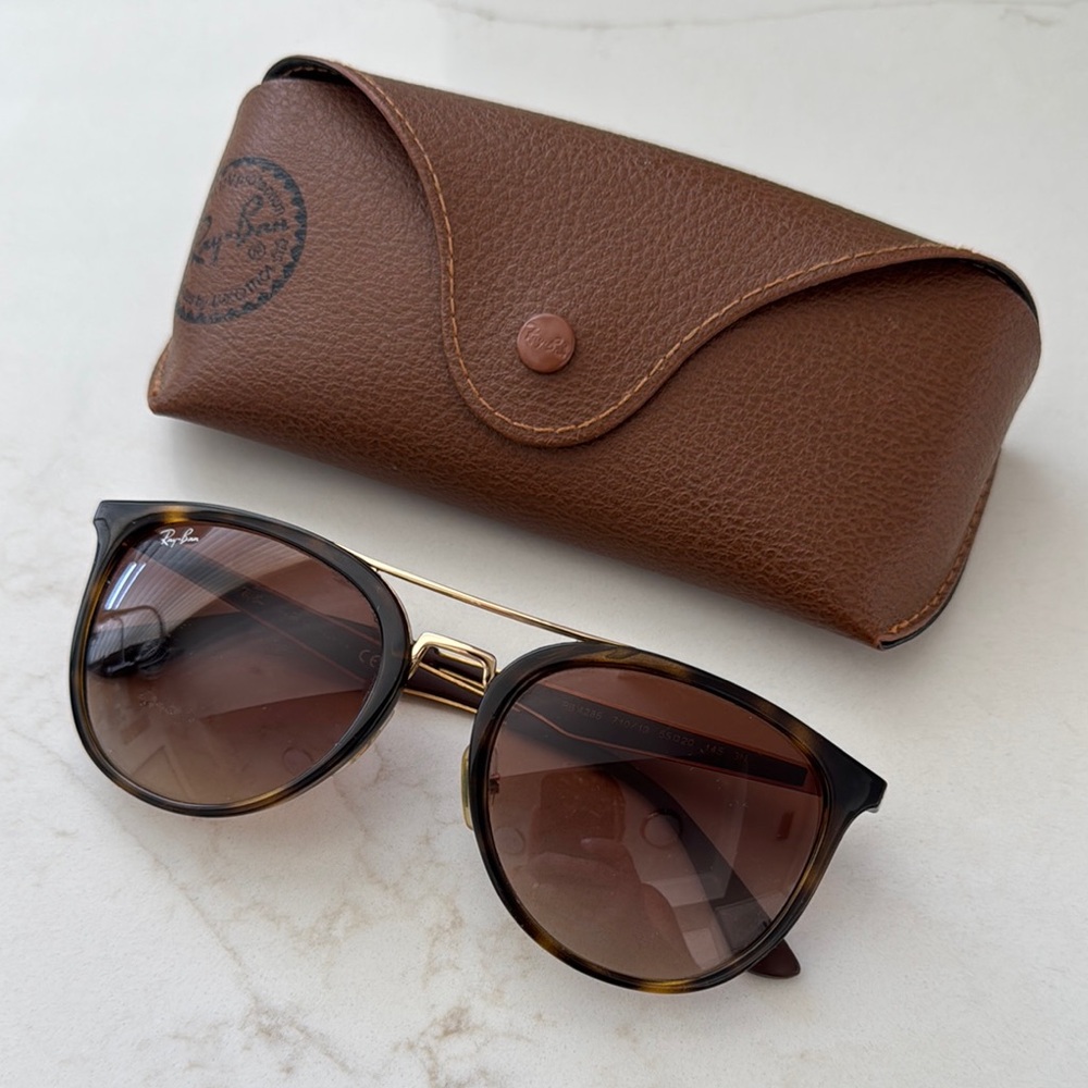 Ray-Ban Tortoiseshell and Gold Round Sunglasses with Brown Lenses
